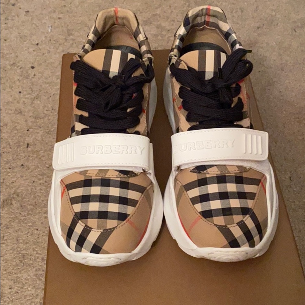 Burberry sneakers